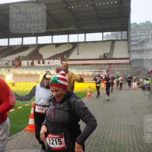 07.12.2025 - St. Pauli X-Mass-Run No. 15 Fabian Wolf http://msf.ph/oto/9364284 07.12.2025 10:05:43 Ziel 2, 3, 54, 123, 363, 385, 512, 945, 1215, 1222, 1789, 1791, 3231, 4194, 4195, 4552, 4555, 4559, 4560 meine-sportfotos.de