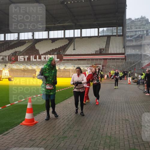 07.12.2025 - St. Pauli X-Mass-Run No. 15 Fabian Wolf http://msf.ph/oto/9364302 07.12.2025 10:05:52 Ziel 2, 3, 54, 123, 363, 385, 512, 676, 945, 1215, 1222, 1789, 1791, 2756, 3877, 4194, 4195, 4559, 4560 meine-sportfotos.de