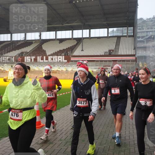 07.12.2025 - St. Pauli X-Mass-Run No. 15 Fabian Wolf http://msf.ph/oto/9364318 07.12.2025 10:06:01 Ziel 2, 3, 148, 180, 424, 468, 676, 805, 834, 1788, 1789, 1791, 2756, 2757, 2894, 2968, 3093, 3172, 3196, 3812, 3814, 3857, 3859, 3877, 4194, 4195, 4235, 4236, 4237, 4246, 4251 meine-sportfotos.de