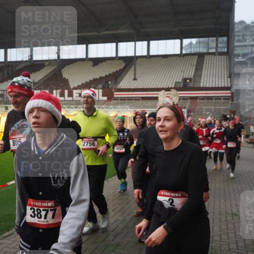 07.12.2025 - St. Pauli X-Mass-Run No. 15 Fabian Wolf http://msf.ph/oto/9364320 07.12.2025 10:06:02 Ziel 148, 180, 424, 468, 676, 805, 834, 1788, 1791, 2756, 2757, 2894, 2968, 3093, 3172, 3196, 3812, 3814, 3857, 3859, 3877, 4194, 4235, 4236, 4237, 4246, 4251 meine-sportfotos.de