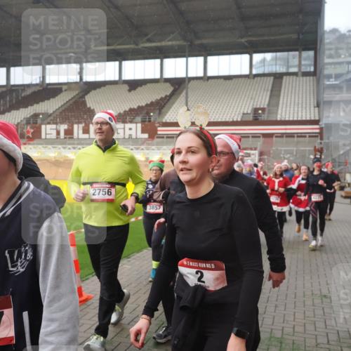 07.12.2025 - St. Pauli X-Mass-Run No. 15 Fabian Wolf http://msf.ph/oto/9364321 07.12.2025 10:06:02 Ziel 148, 180, 424, 468, 676, 805, 834, 1788, 1791, 2756, 2757, 2894, 2968, 3093, 3172, 3196, 3812, 3814, 3857, 3859, 3877, 4194, 4235, 4236, 4237, 4246, 4251 meine-sportfotos.de