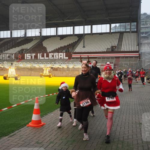 07.12.2025 - St. Pauli X-Mass-Run No. 15 Fabian Wolf http://msf.ph/oto/9364344 07.12.2025 10:06:09 Ziel 127, 148, 180, 424, 468, 676, 805, 834, 893, 967, 969, 1119, 1788, 1937, 2756, 2757, 2894, 2968, 3093, 3172, 3196, 3812, 3814, 3857, 3859, 4235, 4236, 4237, 4246, 4251, 4657, 4665, 4670, 4676, 4736, 4739 meine-sportfotos.de