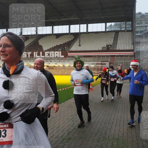 07.12.2025 - St. Pauli X-Mass-Run No. 15 Fabian Wolf http://msf.ph/oto/9364381 07.12.2025 10:06:16 Ziel 127, 148, 180, 187, 468, 893, 967, 969, 1119, 1788, 1832, 1937, 2894, 2968, 3093, 3172, 3196, 4246, 4251, 4657, 4665, 4670, 4672, 4676, 4677, 4736, 4739 meine-sportfotos.de