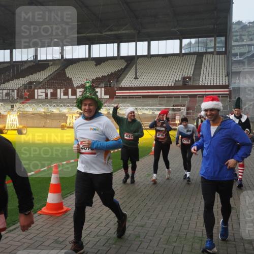 07.12.2025 - St. Pauli X-Mass-Run No. 15 Fabian Wolf http://msf.ph/oto/9364384 07.12.2025 10:06:17 Ziel 127, 148, 180, 187, 468, 893, 967, 969, 1119, 1788, 1832, 1937, 2894, 2968, 3093, 3196, 4246, 4251, 4657, 4665, 4670, 4672, 4676, 4677, 4736, 4739 meine-sportfotos.de