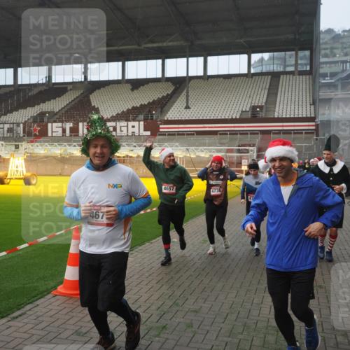07.12.2025 - St. Pauli X-Mass-Run No. 15 Fabian Wolf http://msf.ph/oto/9364385 07.12.2025 10:06:17 Ziel 127, 148, 180, 187, 468, 893, 967, 969, 1119, 1788, 1832, 1937, 2894, 2968, 3093, 3196, 4246, 4251, 4657, 4665, 4670, 4672, 4676, 4677, 4736, 4739 meine-sportfotos.de