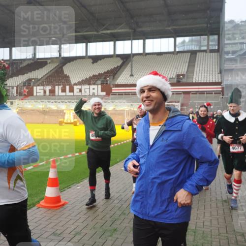 07.12.2025 - St. Pauli X-Mass-Run No. 15 Fabian Wolf http://msf.ph/oto/9364388 07.12.2025 10:06:18 Ziel 34, 127, 148, 187, 468, 893, 967, 969, 1119, 1788, 1832, 1937, 1946, 2894, 2968, 3093, 3196, 4246, 4251, 4657, 4665, 4670, 4672, 4676, 4677, 4736, 4739 meine-sportfotos.de