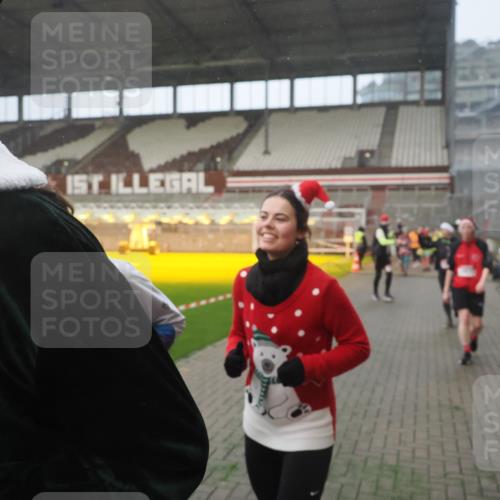 07.12.2025 - St. Pauli X-Mass-Run No. 15 Fabian Wolf http://msf.ph/oto/9364397 07.12.2025 10:06:20 Ziel 34, 127, 148, 187, 893, 967, 969, 1119, 1369, 1479, 1480, 1832, 1937, 1946, 2894, 2968, 3196, 4246, 4657, 4665, 4670, 4672, 4676, 4677, 4736, 4739 meine-sportfotos.de