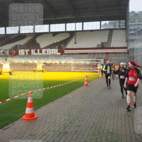 07.12.2025 - St. Pauli X-Mass-Run No. 15 Fabian Wolf http://msf.ph/oto/9364401 07.12.2025 10:06:20 Ziel 34, 127, 148, 187, 893, 967, 969, 1119, 1369, 1479, 1480, 1832, 1937, 1946, 2894, 2968, 3196, 4246, 4657, 4665, 4670, 4672, 4676, 4677, 4736, 4739 meine-sportfotos.de