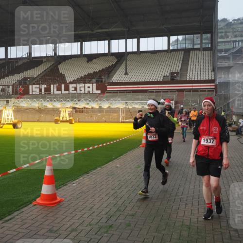 07.12.2025 - St. Pauli X-Mass-Run No. 15 Fabian Wolf http://msf.ph/oto/9364403 07.12.2025 10:06:22 Ziel 34, 127, 187, 893, 967, 969, 1119, 1369, 1479, 1480, 1832, 1937, 1946, 3534, 3535, 3536, 3537, 4657, 4665, 4670, 4672, 4676, 4677, 4736, 4739 meine-sportfotos.de