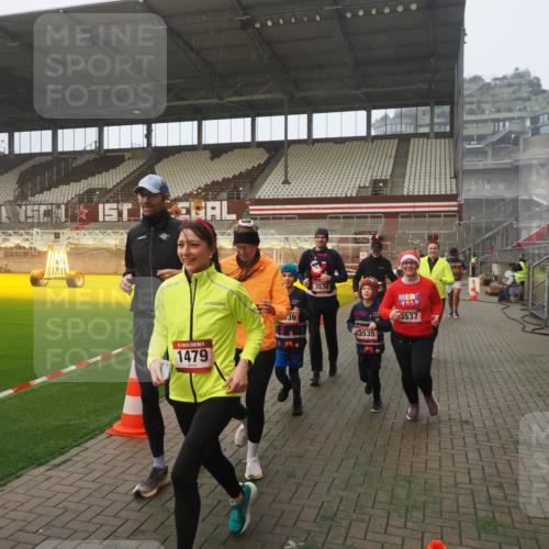 07.12.2025 - St. Pauli X-Mass-Run No. 15 Fabian Wolf http://msf.ph/oto/9364433 07.12.2025 10:06:30 Ziel 34, 187, 562, 1369, 1479, 1480, 1832, 1946, 3213, 3232, 3534, 3535, 3536, 3537, 4459, 4672, 4677 meine-sportfotos.de