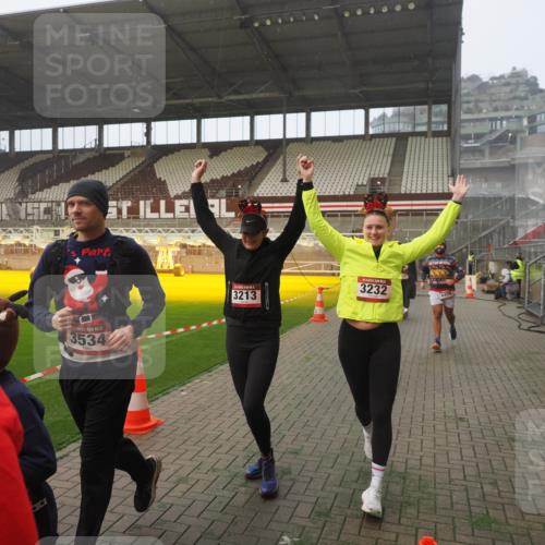 07.12.2025 - St. Pauli X-Mass-Run No. 15 Fabian Wolf http://msf.ph/oto/9364443 07.12.2025 10:06:32 Ziel 34, 150, 187, 562, 1369, 1479, 1480, 1832, 1946, 3213, 3232, 3534, 3535, 3536, 3537, 4459 meine-sportfotos.de