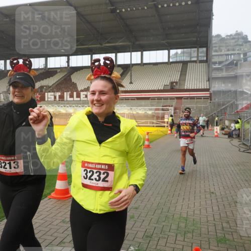 07.12.2025 - St. Pauli X-Mass-Run No. 15 Fabian Wolf http://msf.ph/oto/9364447 07.12.2025 10:06:33 Ziel 34, 150, 187, 562, 1369, 1479, 1480, 1832, 1946, 3213, 3232, 3534, 3535, 3536, 3537, 3970, 3971, 4459 meine-sportfotos.de