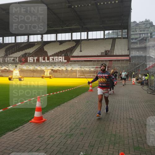 07.12.2025 - St. Pauli X-Mass-Run No. 15 Fabian Wolf http://msf.ph/oto/9364450 07.12.2025 10:06:33 Ziel 34, 150, 187, 562, 1369, 1479, 1480, 1832, 1946, 3213, 3232, 3534, 3535, 3536, 3537, 3970, 3971, 4459 meine-sportfotos.de