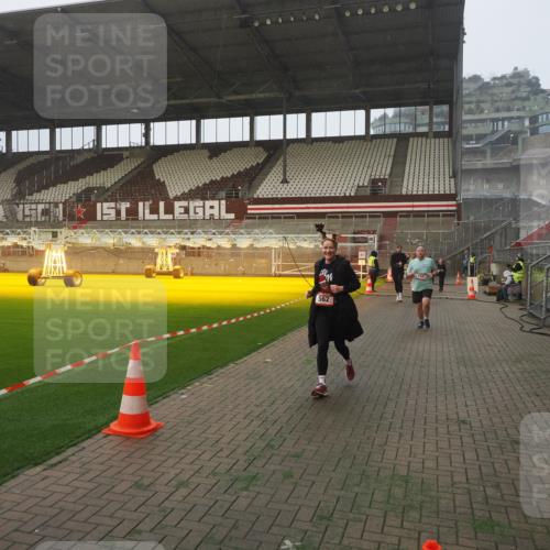 07.12.2025 - St. Pauli X-Mass-Run No. 15 Fabian Wolf http://msf.ph/oto/9364460 07.12.2025 10:06:36 Ziel 34, 150, 562, 1369, 1479, 1480, 1946, 3213, 3232, 3330, 3333, 3534, 3535, 3536, 3537, 3970, 3971, 4459 meine-sportfotos.de