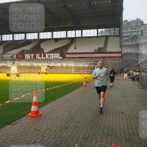 07.12.2025 - St. Pauli X-Mass-Run No. 15 Fabian Wolf http://msf.ph/oto/9364468 07.12.2025 10:06:38 Ziel 34, 150, 562, 1369, 1479, 1480, 1946, 3213, 3232, 3330, 3333, 3534, 3535, 3536, 3537, 3970, 3971, 4459 meine-sportfotos.de