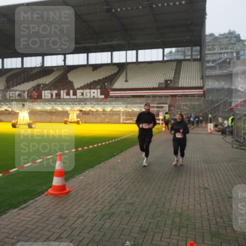 07.12.2025 - St. Pauli X-Mass-Run No. 15 Fabian Wolf http://msf.ph/oto/9364477 07.12.2025 10:06:40 Ziel 150, 562, 1479, 1480, 2129, 3213, 3232, 3330, 3333, 3534, 3535, 3536, 3537, 3970, 3971, 4459 meine-sportfotos.de