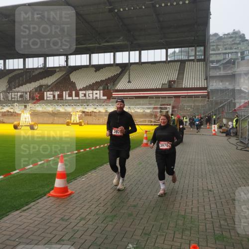 07.12.2025 - St. Pauli X-Mass-Run No. 15 Fabian Wolf http://msf.ph/oto/9364480 07.12.2025 10:06:40 Ziel 150, 562, 1479, 1480, 2129, 3213, 3232, 3330, 3333, 3534, 3535, 3536, 3537, 3970, 3971, 4459 meine-sportfotos.de
