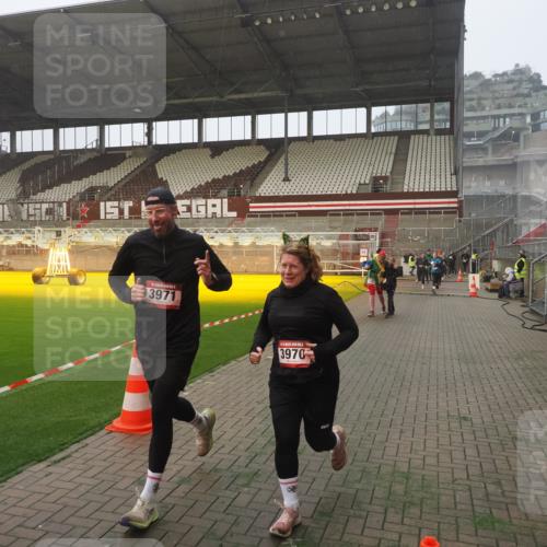 07.12.2025 - St. Pauli X-Mass-Run No. 15 Fabian Wolf http://msf.ph/oto/9364483 07.12.2025 10:06:41 Ziel 150, 562, 2129, 3213, 3232, 3330, 3333, 3534, 3535, 3536, 3537, 3970, 3971, 4459, 4735, 4738 meine-sportfotos.de