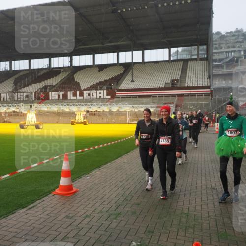 07.12.2025 - St. Pauli X-Mass-Run No. 15 Fabian Wolf http://msf.ph/oto/9364500 07.12.2025 10:06:51 Ziel 150, 217, 366, 867, 972, 975, 1007, 1103, 1505, 1735, 1736, 2129, 3189, 3330, 3333, 3970, 3971, 4735, 4738 meine-sportfotos.de