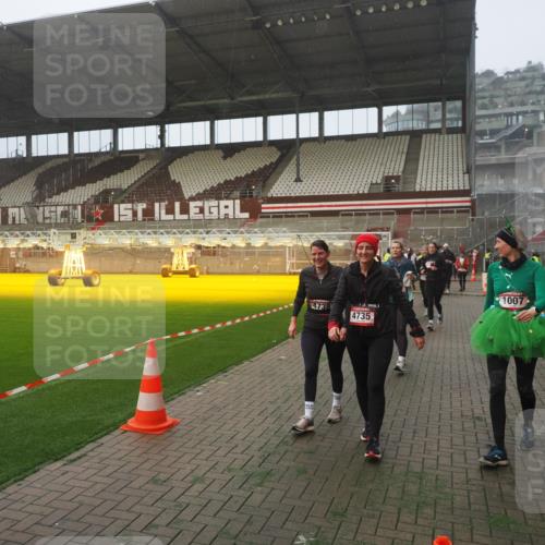 07.12.2025 - St. Pauli X-Mass-Run No. 15 Fabian Wolf http://msf.ph/oto/9364501 07.12.2025 10:06:51 Ziel 150, 217, 366, 867, 972, 975, 1007, 1103, 1505, 1735, 1736, 2129, 3189, 3330, 3333, 3970, 3971, 4735, 4738 meine-sportfotos.de