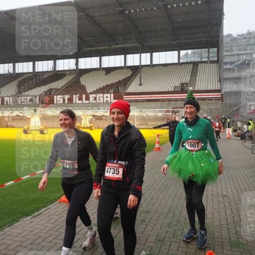 07.12.2025 - St. Pauli X-Mass-Run No. 15 Fabian Wolf http://msf.ph/oto/9364506 07.12.2025 10:06:53 Ziel 217, 366, 867, 972, 975, 1007, 1103, 1505, 1735, 1736, 2129, 3189, 3330, 3333, 3970, 3971, 4735, 4738 meine-sportfotos.de