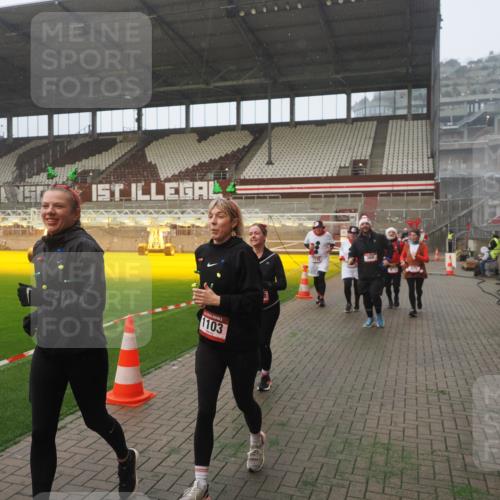 07.12.2025 - St. Pauli X-Mass-Run No. 15 Fabian Wolf http://msf.ph/oto/9364516 07.12.2025 10:06:56 Ziel 217, 366, 867, 972, 975, 1007, 1103, 1505, 1735, 1736, 2129, 3189, 3333, 4354, 4735, 4738 meine-sportfotos.de