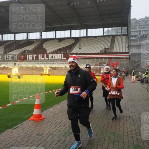 07.12.2025 - St. Pauli X-Mass-Run No. 15 Fabian Wolf http://msf.ph/oto/9364522 07.12.2025 10:06:58 Ziel 217, 366, 421, 792, 867, 972, 975, 1007, 1103, 1505, 1572, 1735, 1736, 2129, 3189, 4354, 4735, 4738 meine-sportfotos.de