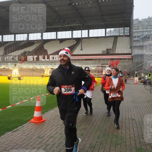 07.12.2025 - St. Pauli X-Mass-Run No. 15 Fabian Wolf http://msf.ph/oto/9364523 07.12.2025 10:06:58 Ziel 217, 366, 421, 792, 867, 972, 975, 1007, 1103, 1505, 1572, 1735, 1736, 2129, 3189, 4354, 4735, 4738 meine-sportfotos.de