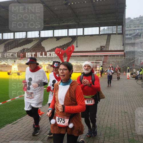 07.12.2025 - St. Pauli X-Mass-Run No. 15 Fabian Wolf http://msf.ph/oto/9364529 07.12.2025 10:07:00 Ziel 217, 366, 421, 792, 867, 972, 975, 1007, 1103, 1505, 1572, 1735, 1736, 2129, 3189, 3945, 4354, 4735, 4738 meine-sportfotos.de
