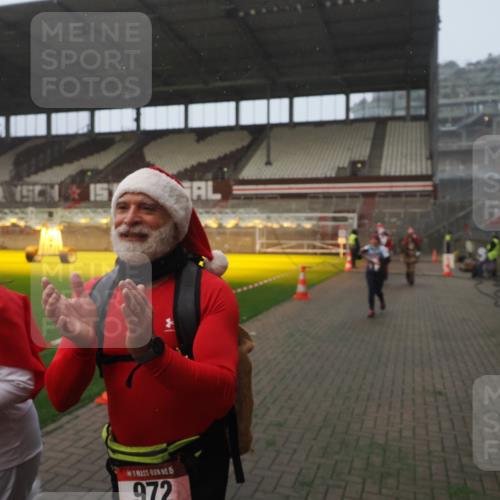 07.12.2025 - St. Pauli X-Mass-Run No. 15 Fabian Wolf http://msf.ph/oto/9364533 07.12.2025 10:07:00 Ziel 217, 366, 421, 792, 867, 972, 975, 1007, 1103, 1505, 1572, 1735, 1736, 2129, 3189, 3945, 4354, 4735, 4738 meine-sportfotos.de