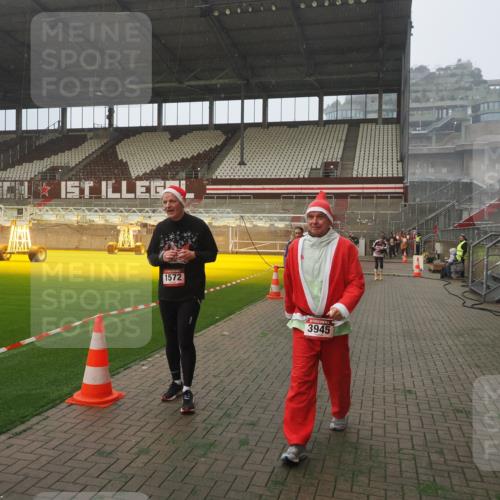 07.12.2025 - St. Pauli X-Mass-Run No. 15 Fabian Wolf http://msf.ph/oto/9364563 07.12.2025 10:07:11 Ziel 421, 792, 1572, 2983, 3414, 3945, 4354 meine-sportfotos.de