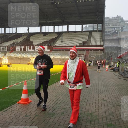 07.12.2025 - St. Pauli X-Mass-Run No. 15 Fabian Wolf http://msf.ph/oto/9364565 07.12.2025 10:07:12 Ziel 421, 792, 1572, 2983, 3414, 3945, 4354 meine-sportfotos.de