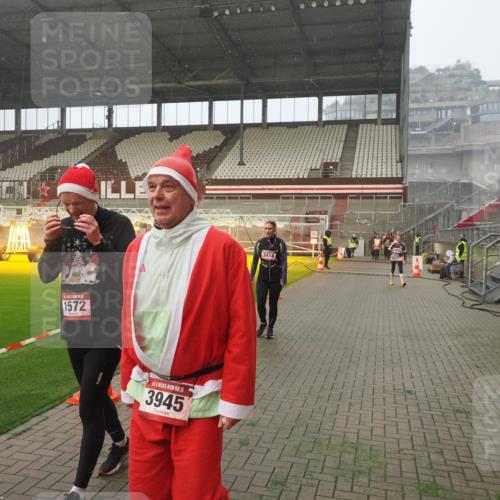 07.12.2025 - St. Pauli X-Mass-Run No. 15 Fabian Wolf http://msf.ph/oto/9364569 07.12.2025 10:07:13 Ziel 421, 792, 1572, 2983, 3414, 3945, 4354 meine-sportfotos.de