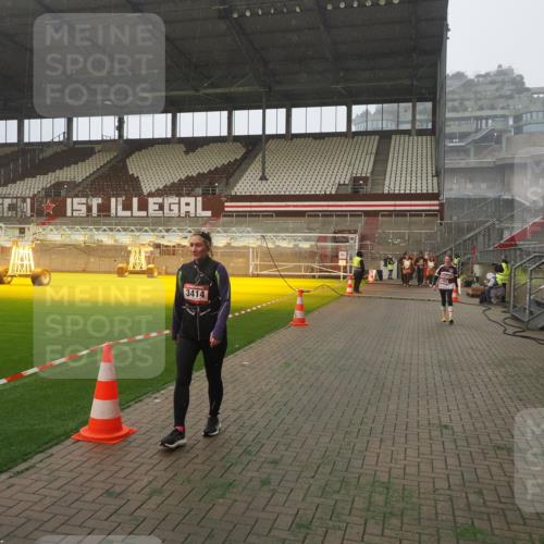 07.12.2025 - St. Pauli X-Mass-Run No. 15 Fabian Wolf http://msf.ph/oto/9364577 07.12.2025 10:07:15 Ziel 421, 792, 1572, 2983, 3414, 3945 meine-sportfotos.de