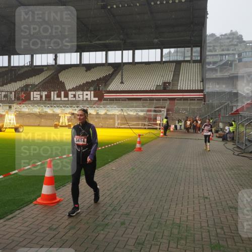 07.12.2025 - St. Pauli X-Mass-Run No. 15 Fabian Wolf http://msf.ph/oto/9364578 07.12.2025 10:07:15 Ziel 421, 792, 1572, 2983, 3414, 3945 meine-sportfotos.de