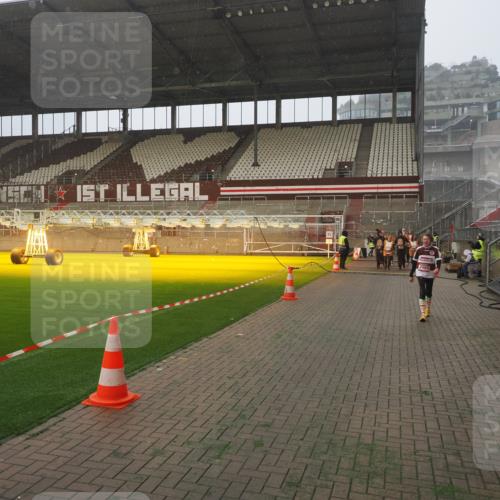 07.12.2025 - St. Pauli X-Mass-Run No. 15 Fabian Wolf http://msf.ph/oto/9364587 07.12.2025 10:07:17 Ziel 256, 265, 272, 421, 517, 685, 792, 1187, 1234, 1572, 2983, 3414, 3945 meine-sportfotos.de