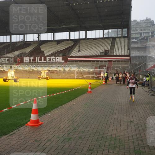 07.12.2025 - St. Pauli X-Mass-Run No. 15 Fabian Wolf http://msf.ph/oto/9364590 07.12.2025 10:07:18 Ziel 256, 265, 272, 517, 657, 685, 1187, 1234, 1572, 2983, 3414, 3945 meine-sportfotos.de