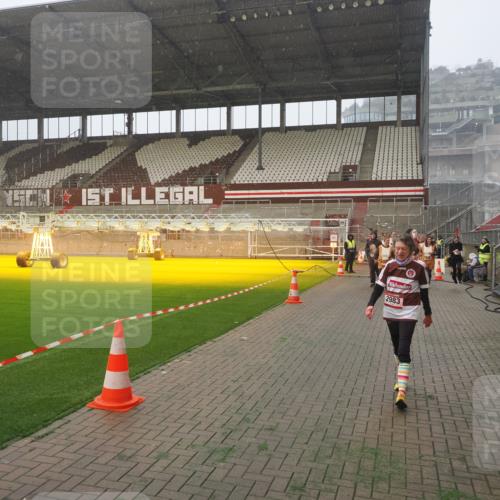 07.12.2025 - St. Pauli X-Mass-Run No. 15 Fabian Wolf http://msf.ph/oto/9364595 07.12.2025 10:07:21 Ziel 256, 265, 272, 517, 657, 685, 716, 767, 1187, 1234, 2983, 3414 meine-sportfotos.de
