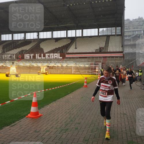 07.12.2025 - St. Pauli X-Mass-Run No. 15 Fabian Wolf http://msf.ph/oto/9364597 07.12.2025 10:07:22 Ziel 256, 265, 272, 517, 657, 685, 716, 767, 1187, 1234, 2983, 3414 meine-sportfotos.de