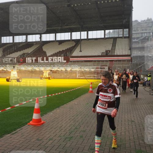 07.12.2025 - St. Pauli X-Mass-Run No. 15 Fabian Wolf http://msf.ph/oto/9364599 07.12.2025 10:07:23 Ziel 256, 265, 272, 517, 657, 685, 716, 767, 1187, 1234, 2983 meine-sportfotos.de