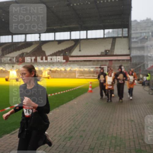 07.12.2025 - St. Pauli X-Mass-Run No. 15 Fabian Wolf http://msf.ph/oto/9364609 07.12.2025 10:07:25 Ziel 256, 265, 272, 517, 657, 685, 716, 767, 1187, 1234, 2983 meine-sportfotos.de