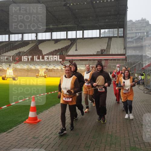 07.12.2025 - St. Pauli X-Mass-Run No. 15 Fabian Wolf http://msf.ph/oto/9364613 07.12.2025 10:07:27 Ziel 256, 265, 272, 517, 657, 685, 716, 767, 1187, 1234, 1543, 2983, 3003 meine-sportfotos.de