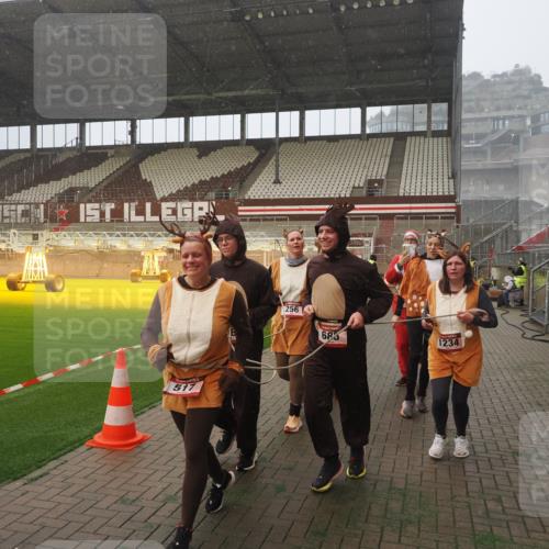 07.12.2025 - St. Pauli X-Mass-Run No. 15 Fabian Wolf http://msf.ph/oto/9364615 07.12.2025 10:07:27 Ziel 256, 265, 272, 517, 657, 685, 716, 767, 1187, 1234, 1543, 2983, 3003 meine-sportfotos.de