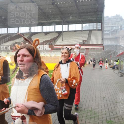 07.12.2025 - St. Pauli X-Mass-Run No. 15 Fabian Wolf http://msf.ph/oto/9364623 07.12.2025 10:07:29 Ziel 256, 265, 272, 517, 657, 685, 716, 767, 1187, 1234, 1543, 3003 meine-sportfotos.de