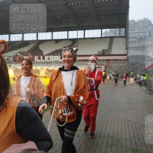 07.12.2025 - St. Pauli X-Mass-Run No. 15 Fabian Wolf http://msf.ph/oto/9364624 07.12.2025 10:07:29 Ziel 256, 265, 272, 517, 657, 685, 716, 767, 1187, 1234, 1543, 3003 meine-sportfotos.de