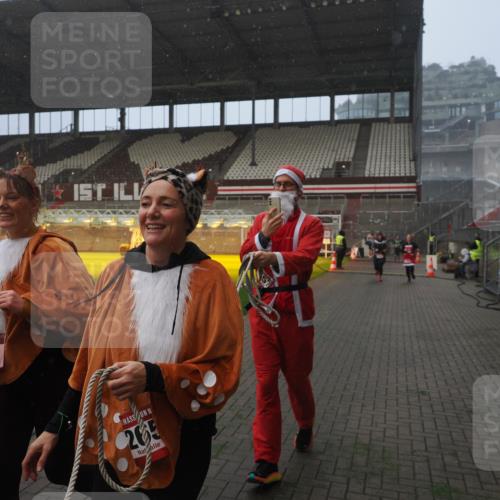 07.12.2025 - St. Pauli X-Mass-Run No. 15 Fabian Wolf http://msf.ph/oto/9364625 07.12.2025 10:07:29 Ziel 256, 265, 272, 517, 657, 685, 716, 767, 1187, 1234, 1543, 3003 meine-sportfotos.de