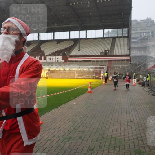 07.12.2025 - St. Pauli X-Mass-Run No. 15 Fabian Wolf http://msf.ph/oto/9364630 07.12.2025 10:07:30 Ziel 256, 265, 272, 517, 657, 685, 716, 767, 1187, 1234, 1543, 3003 meine-sportfotos.de