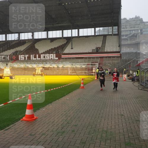 07.12.2025 - St. Pauli X-Mass-Run No. 15 Fabian Wolf http://msf.ph/oto/9364631 07.12.2025 10:07:32 Ziel 256, 265, 272, 517, 657, 685, 716, 767, 1187, 1234, 1447, 1449, 1543, 3003 meine-sportfotos.de