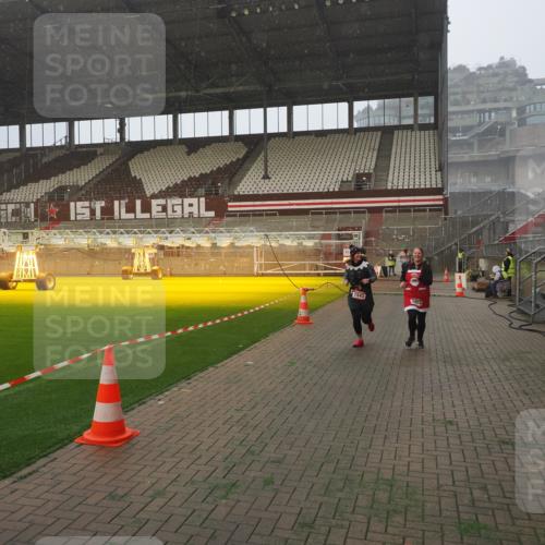 07.12.2025 - St. Pauli X-Mass-Run No. 15 Fabian Wolf http://msf.ph/oto/9364634 07.12.2025 10:07:33 Ziel 256, 265, 272, 517, 657, 685, 716, 767, 1187, 1234, 1447, 1449, 1543, 3003 meine-sportfotos.de