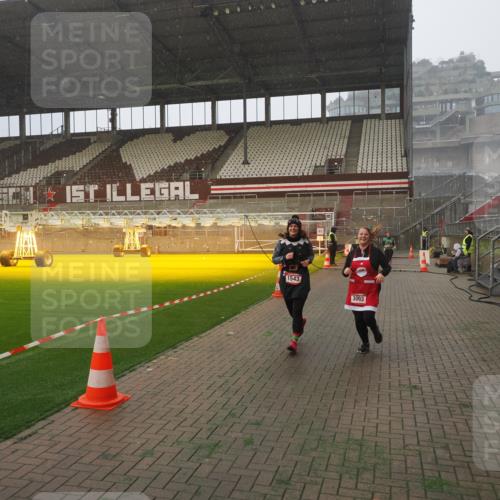 07.12.2025 - St. Pauli X-Mass-Run No. 15 Fabian Wolf http://msf.ph/oto/9364637 07.12.2025 10:07:34 Ziel 256, 265, 272, 517, 657, 685, 716, 767, 1187, 1234, 1447, 1449, 1543, 3003 meine-sportfotos.de
